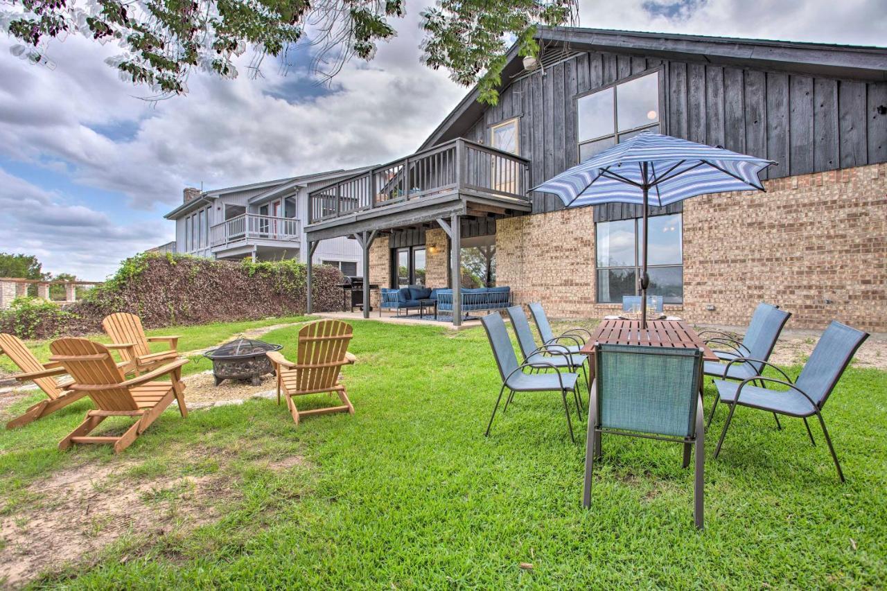 Chic Lakefront Granbury Getaway With Private Dock! Extérieur photo